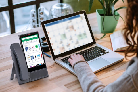 Avaya выпустила новую версию устройства для мультимедийных коммуникаций Avaya Vantage™
